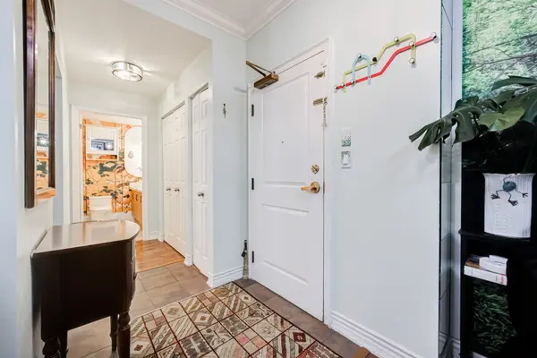 4200 Bathurst ST #701, Toronto C06, ON M3H 3R1