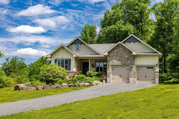 1071 Cranberry Cove LN, Frontenac, ON K0H 2N0