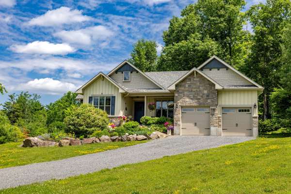 1071 Cranberry Cove LN, Frontenac, ON K0H 2N0