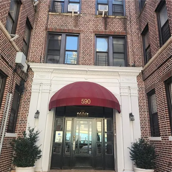 590 Parkside AVE #2BE, Brooklyn, NY 11226