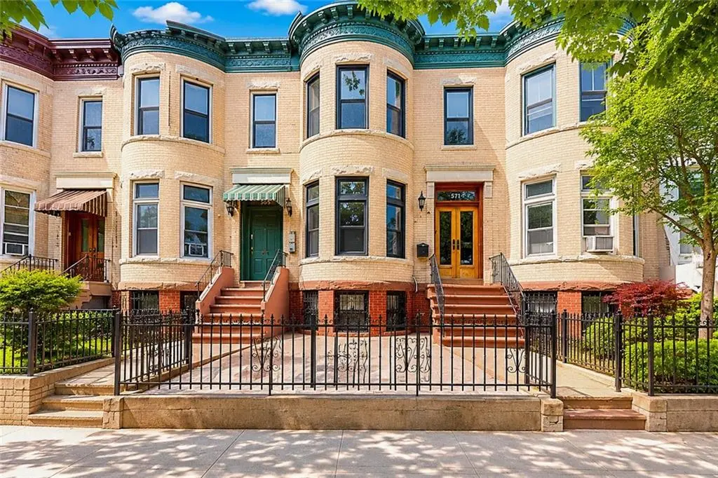 571 Bay Ridge Pkwy, Brooklyn, NY 11209