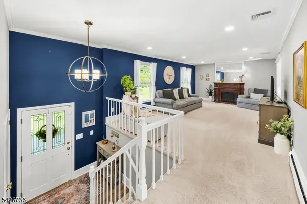 97 Beacon Hill Rd, Washington Twp., NJ 07830