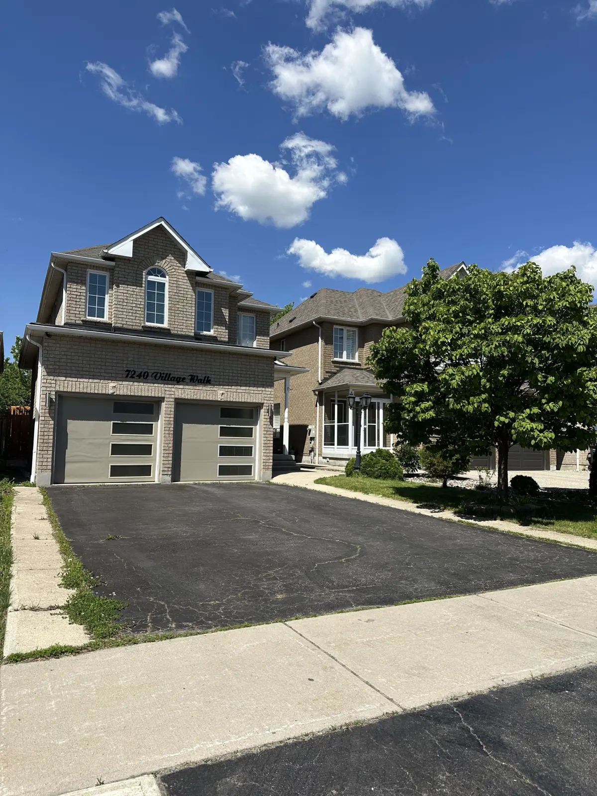 7240 Village WALK, Mississauga, ON L5W 1V8