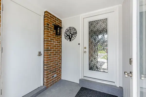 12 Maidstone CRES, Brampton, ON L6S 2Z5