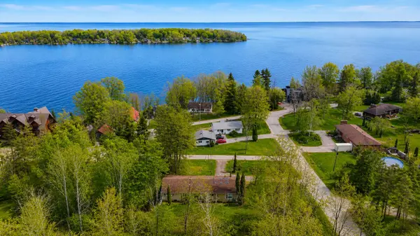 303 Shoreline DR, Oro-medonte, ON L0L 1T0