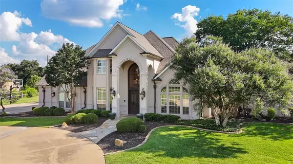 6050 Oak Hollow Drive, Burleson, TX 76028