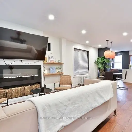 43 Kingston RD, Toronto E02, ON M4L 1S5