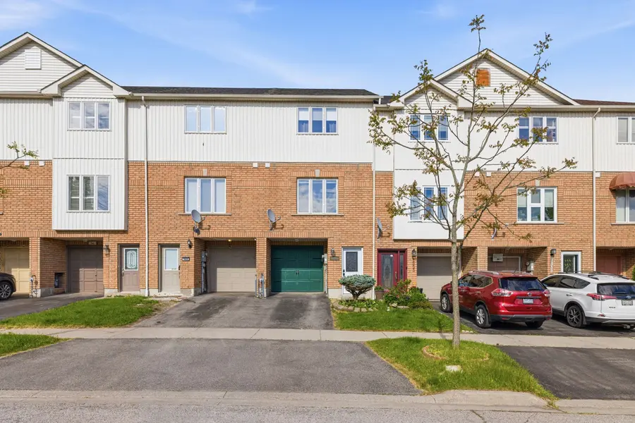 1557 Hummingbird CT, Pickering, ON L1V 7H8