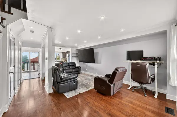 2109 Denby DR, Pickering, ON L1X 1Y8