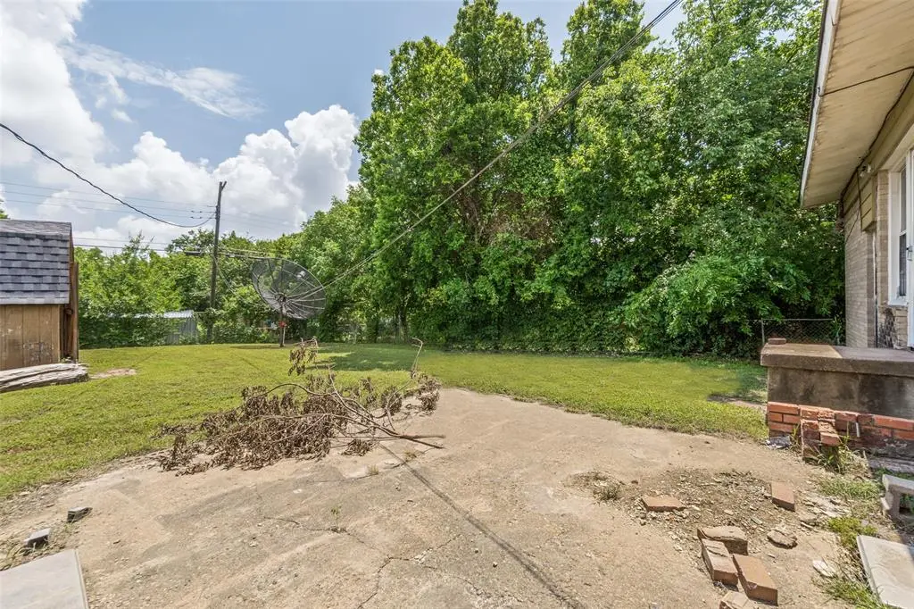 1112 E Ann Arbor Avenue, Dallas, TX 75216