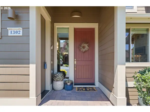 1302 HIGHLAND VIEW LOOP, Redmond, OR 97756