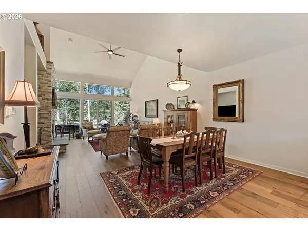 1302 HIGHLAND VIEW LOOP, Redmond, OR 97756