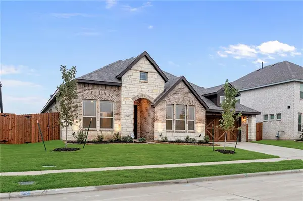 1240 Amberwood Lane, Red Oak, TX 75154