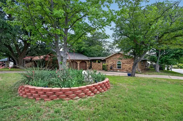 5310 Westminster Court S, Fort Worth, TX 76133