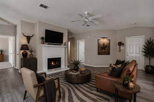 596 Creekbend Street, Crowley, TX 76036