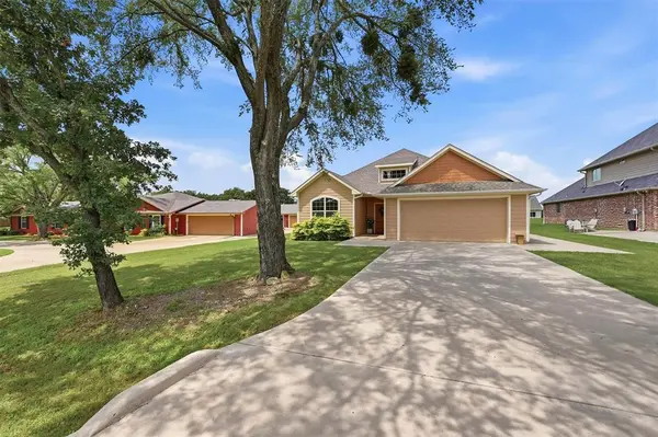 114 Sequoya Drive, Lake Kiowa, TX 76240
