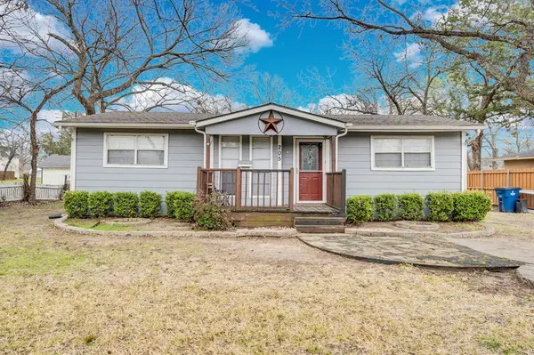 205 W Latimer Street, Ennis, TX 75119