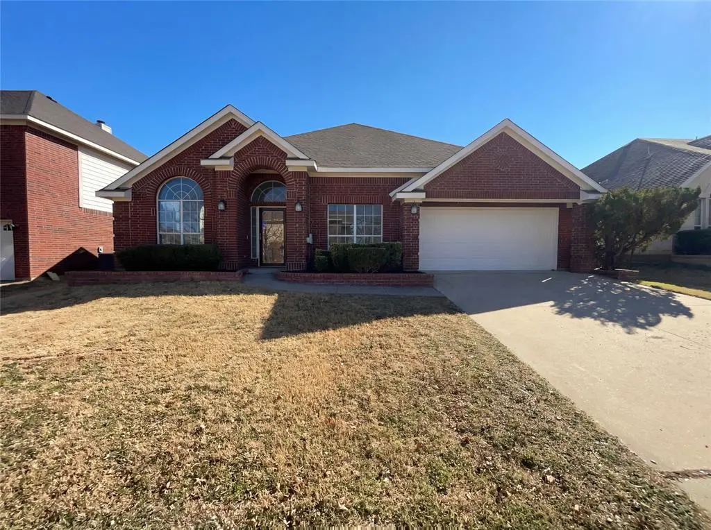8329 Cedarcrest Lane, Fort Worth, TX 76123