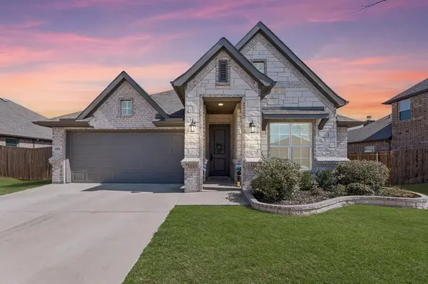 204 Magnolia Drive,  Azle,  TX 76020