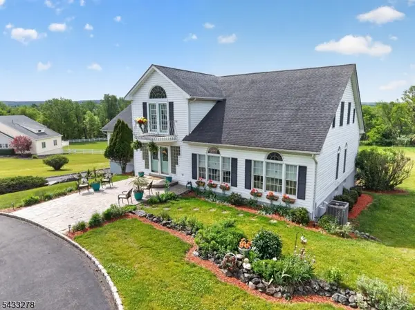 103 Oak Crest Dr, Branchburg Twp., NJ 08853