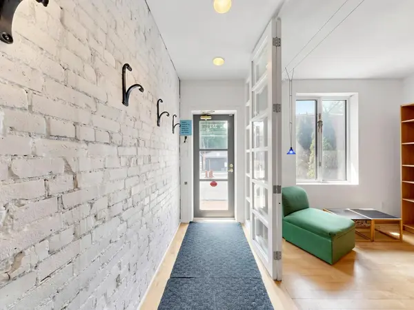 362 Dupont ST, Toronto C02, ON M5R 1V9