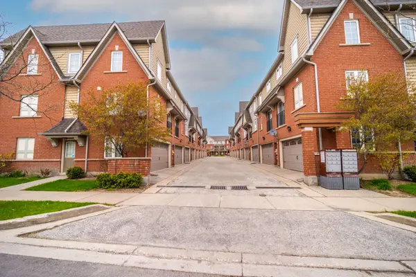 2360 Parkhaven BLVD #14, Oakville, ON L6H 7S6
