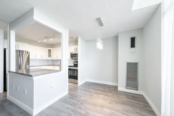 355 Rathburn RD E #1204, Mississauga, ON L4Z 1H4