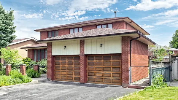 29 Ernest AVE, Toronto C15, ON M2J 3T4