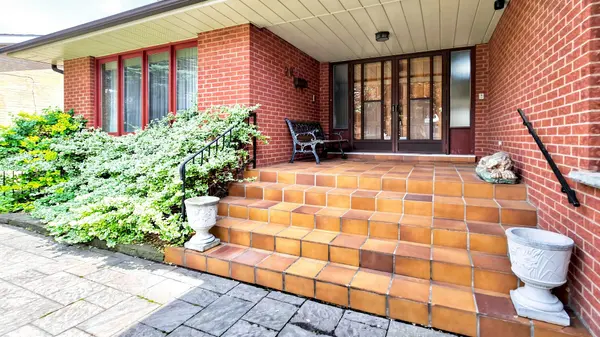 29 Ernest AVE, Toronto C15, ON M2J 3T4