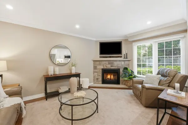 40 Moffat CRES, Aurora, ON L4G 4Z9