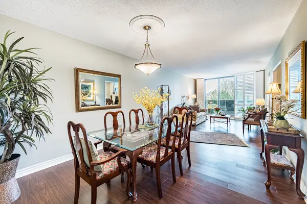 299 Mill RD #306, Toronto W08, ON M9C 4V9