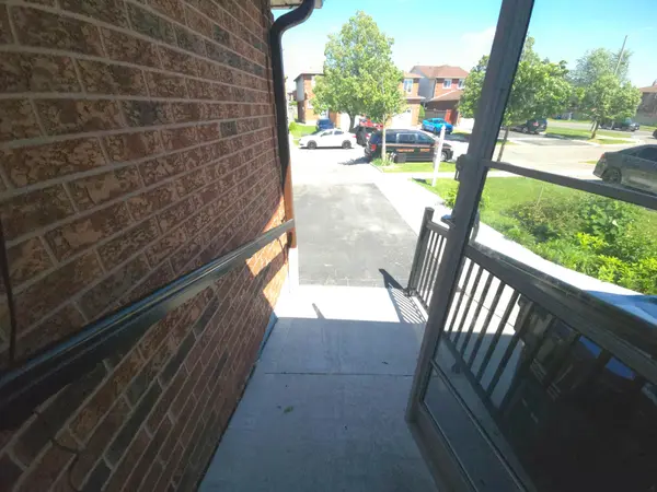 6 Stalbridge AVE, Brampton, ON L6Y 4H1
