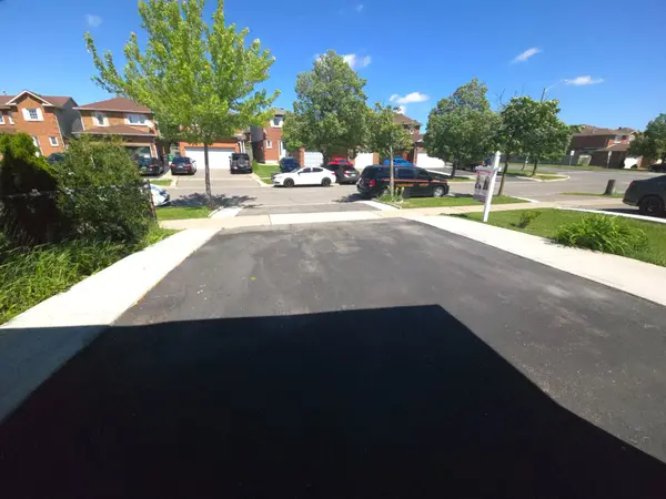 6 Stalbridge AVE, Brampton, ON L6Y 4H1