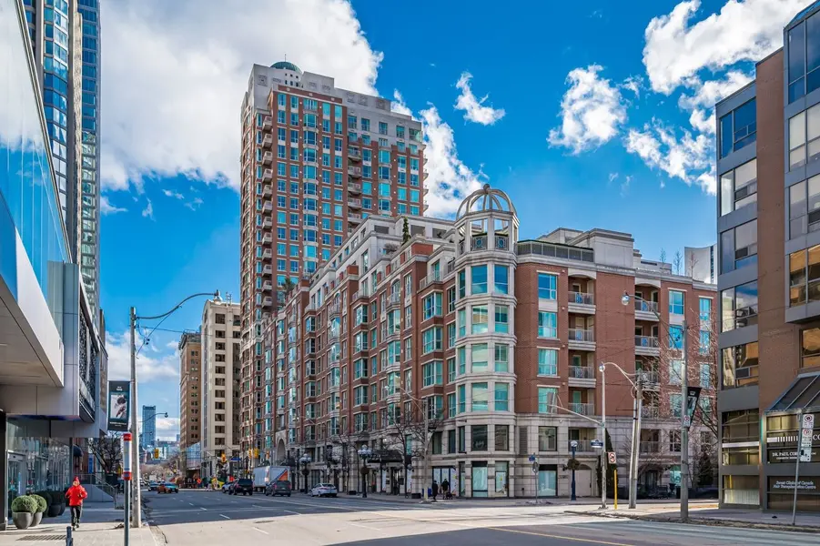 38 Avenue RD #2002, Toronto C02, ON M5R 2G2