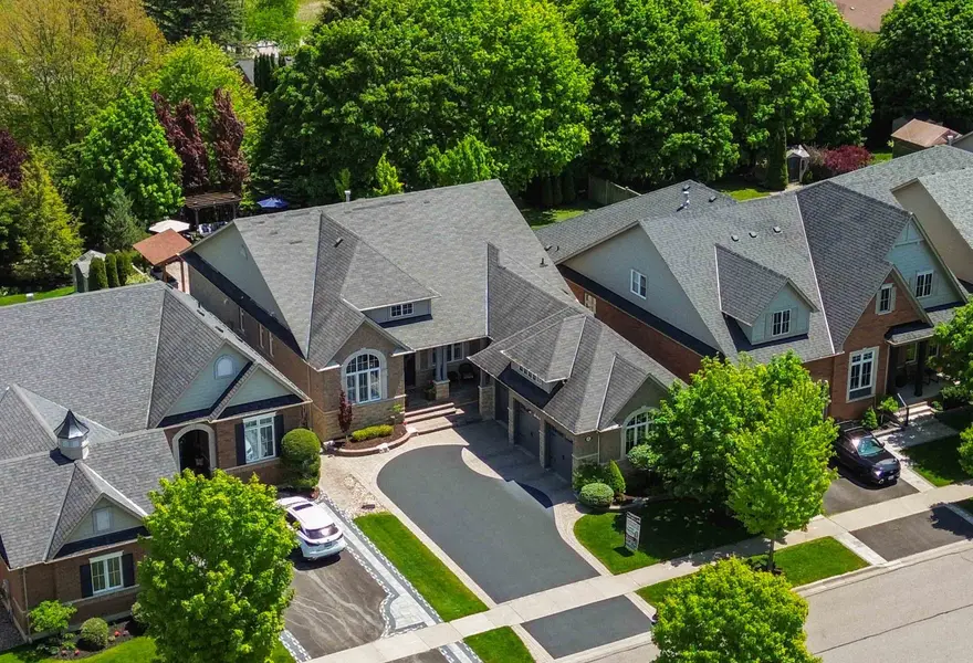 25 Montana CRES, Whitby, ON L1M 0B8