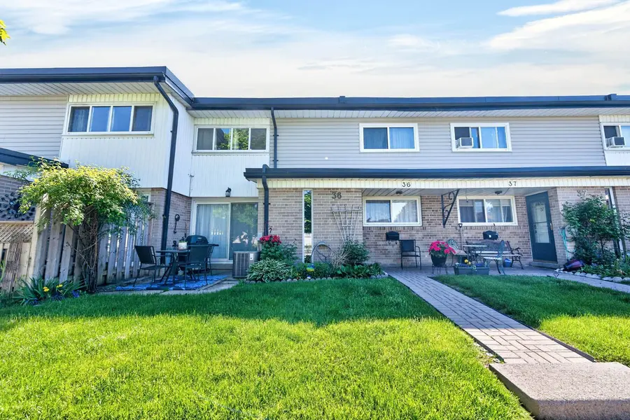 925 Bayly ST #36, Pickering, ON L1W 1L4