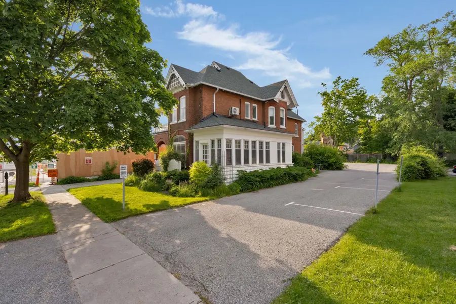 80 Worsley ST, Barrie, ON L4M 1L8