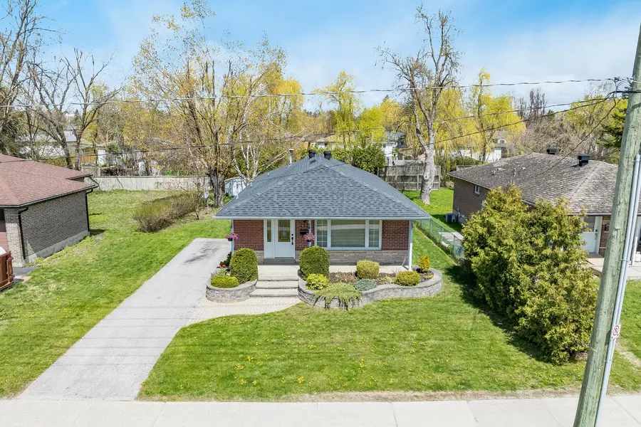 212 Grove ST E, Barrie, ON L4M 2P9