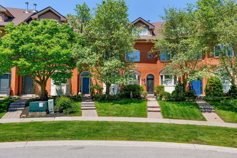 68 Tradewind DR, Oakville, ON L6L 6K8