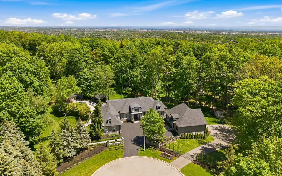 3205 Highpoint CT, Burlington, ON L7P 0P9