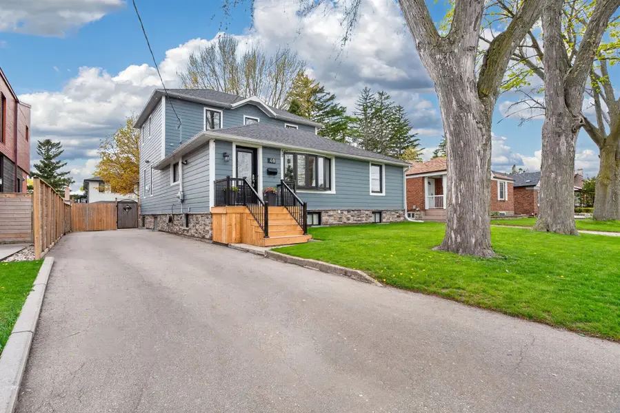 40 Briarwood AVE, Mississauga, ON L5G 3N6