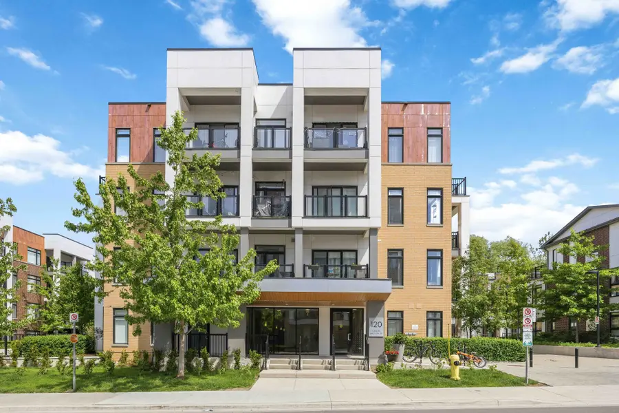 120 Canon Jackson DR #409, Toronto W04, ON M6M 0B8