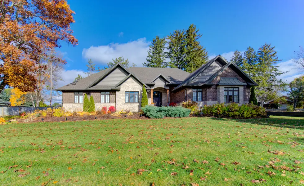 52 Edgehill DR, Kitchener, ON N2P 2C6