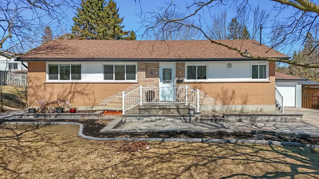 5 Ferndale AVE, Peterborough, ON K9J 1L9