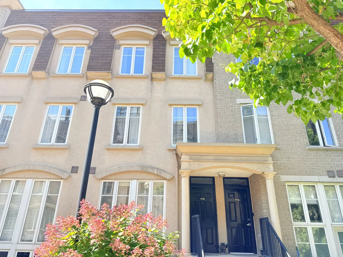 42 Western Battery RD #716, Toronto C01, ON M6K 3P1