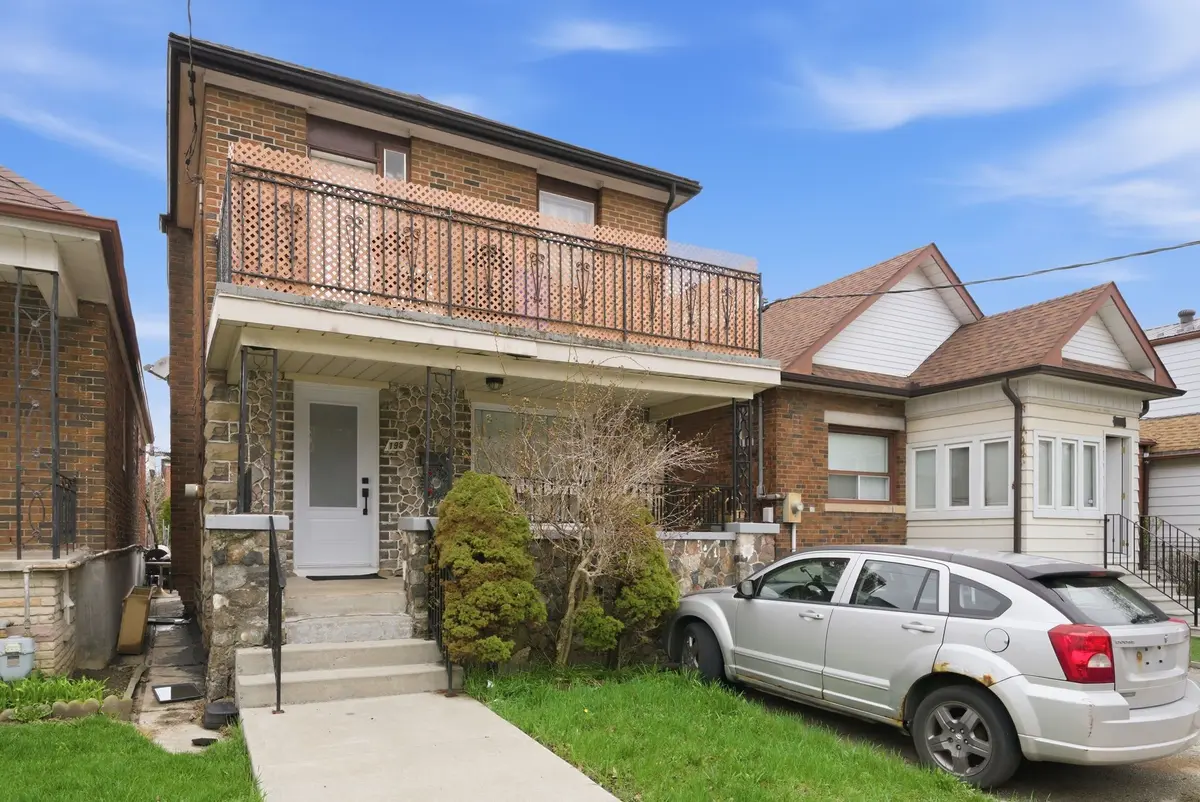 196 Livingstone AVE, Toronto W04, ON M6E 2M2