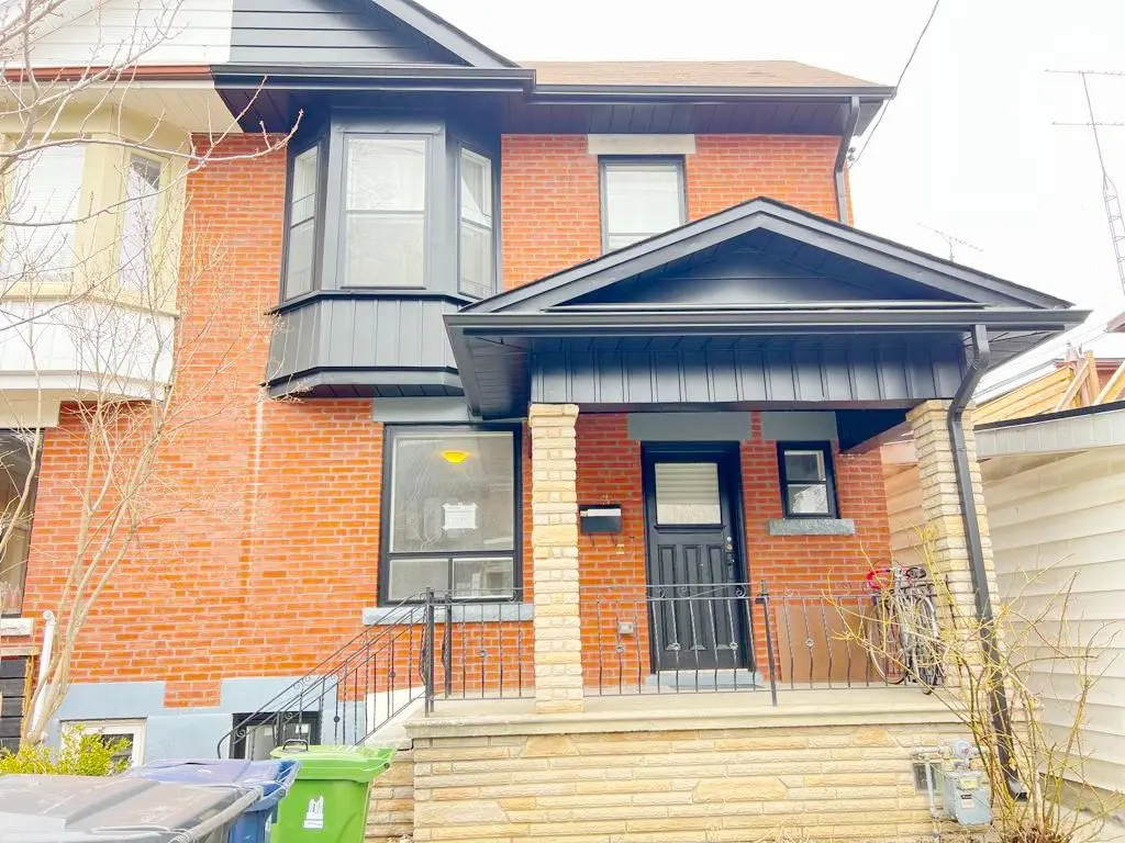 3 Roblocke AVE #Main, Toronto W02, ON M6G 3R6