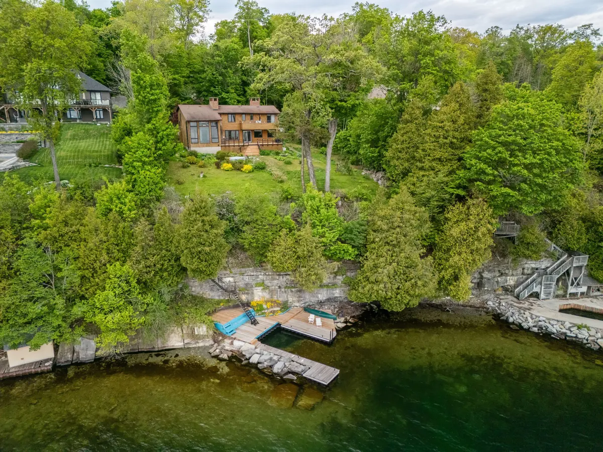 20 Riverside DR, Kingston, ON K7L 4V1