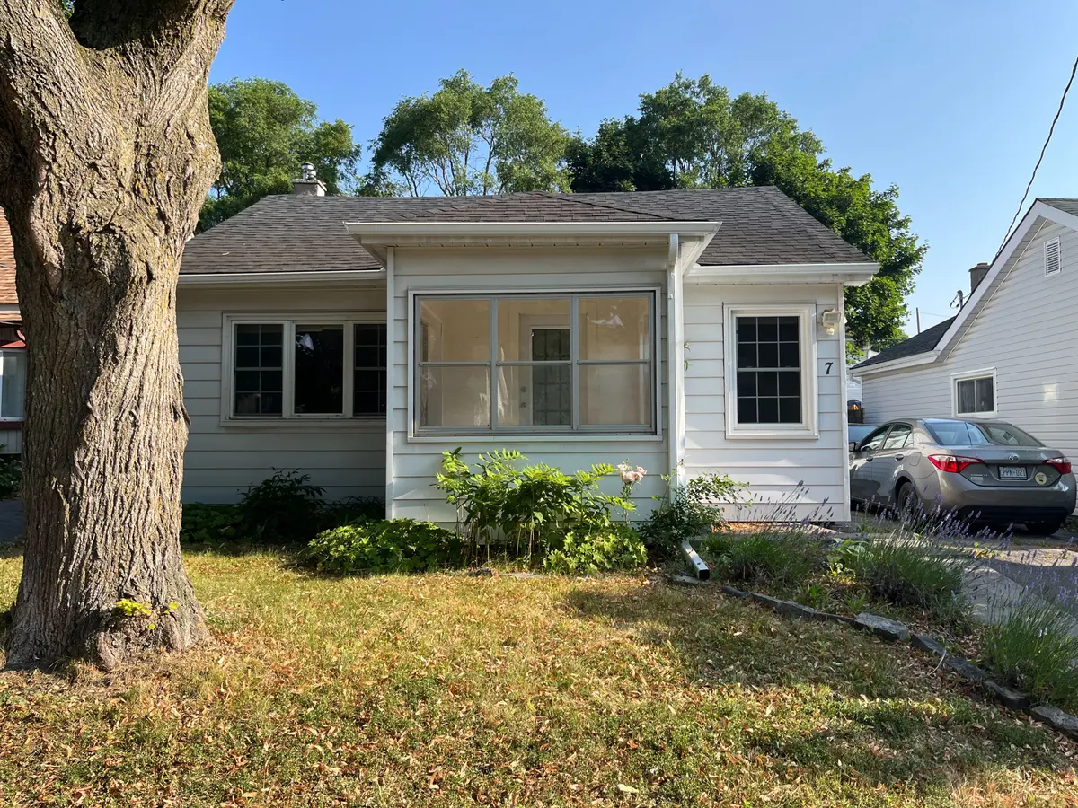 7 Third AVE, Kingston, ON K7K 2J4