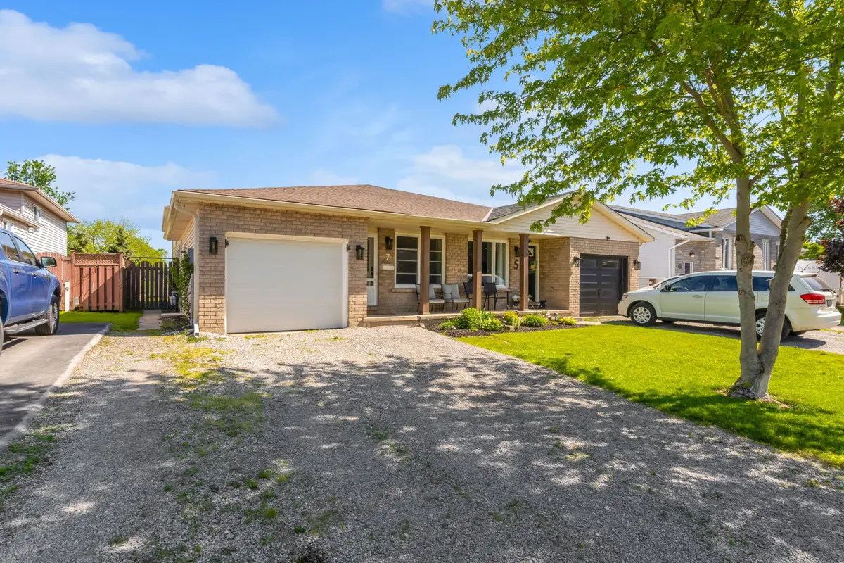 7 Hillcrest RD, Port Colborne, ON L3K 6B2